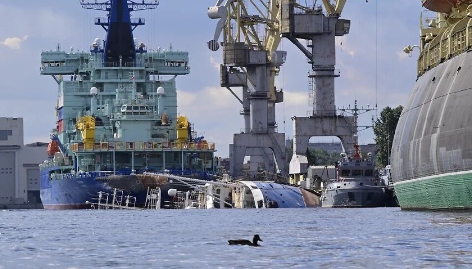 The tug started to tilt in the evening of August 8, but despite efforts to hinder sinking, the vessel capsized and sank in the morning on August 9.