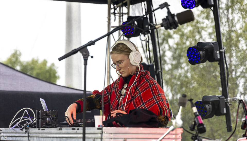 Petra Laiti, who’s also part of the DJ collective Article 3, performing at Ohcejohka Šearrá cultural festival (Utsjoki) earlier this summer.