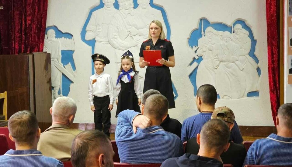 Entertainment for wounded soldiers in military hospital in Polyarny.