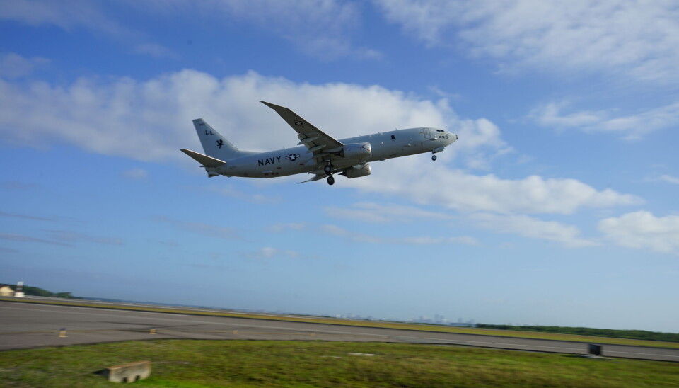 The P-8 Poseidon is specially equipped for anti-submarine warfare and carries more than 100 sonobuoys. During hunt, sonobuoys are ejected from the plane in the area of a suspected submarine. Each of them will go down to a pre-programmed depth, somewhere between the surface and a few hundred meters deep in the water and send signals back to the plane with recordings of possible propeller sound from the enemy submarine.