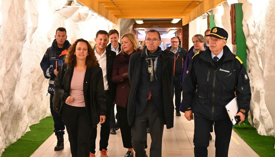 Foreign Minister Espen Barth Eide together with Minister of Local Government and Regional Development Kjersti Stenseng, State Secretary of Justice Kristine Joy Nordenson Kallset, as well as head of the Civil Defence service in Kirkenes, Terje Meyer.