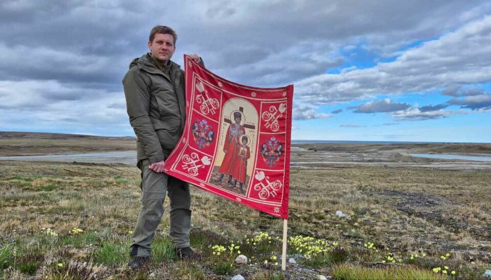 The imperial flag brought to Severnaya Zemlya depicts Tsar Nicholas II and his son Tsarevich Aleksei.