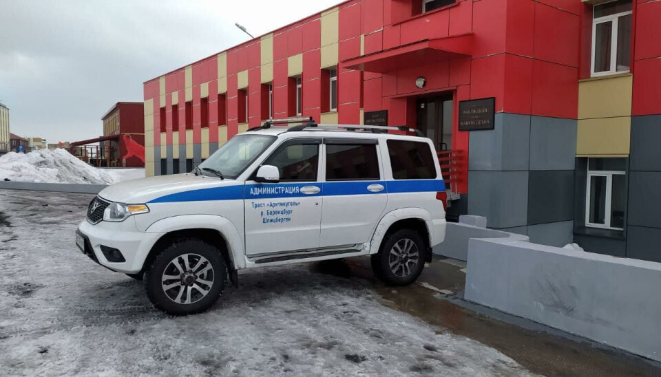 The mid-size SUV Patriot with this color design is delivered by UAZ exclusively to Russia's police force. Here parked outside the main administration building of Arktikugol in Barentsburg.