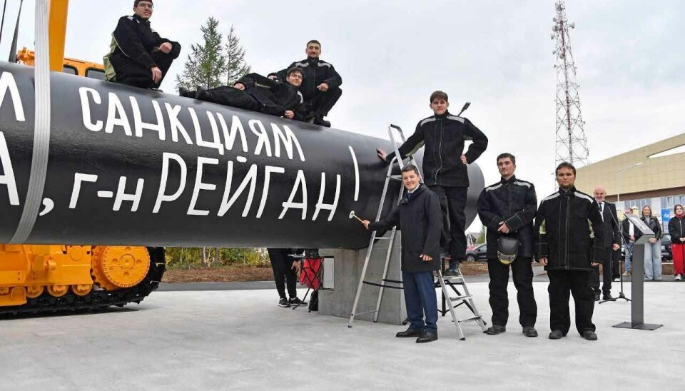 US president Ronald Reagan was highly critical to the pipeline that was built between Urengoy and European countries in the early 1980s. This month, regional governor Dmitry Artyukhov took part in the opening of a new art object in downtown of Novy Urengoy which is titled ‘Your sanctions are useless, Mr. Reagan.’