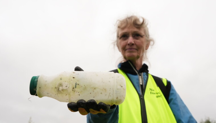 Volunteer Anne Greve emphasises that plastic waste is destroying local flora and fauna.