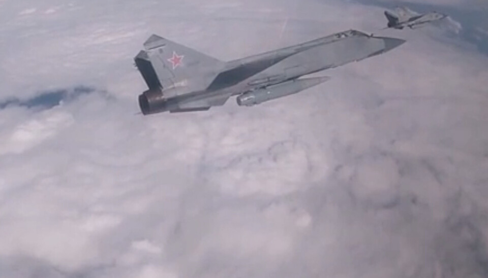 Two MiG-31K from an airbase on the Kola Peninsula had a four-hours mission over the Barents Sea. Both planes had the Kinzhal missile visible .