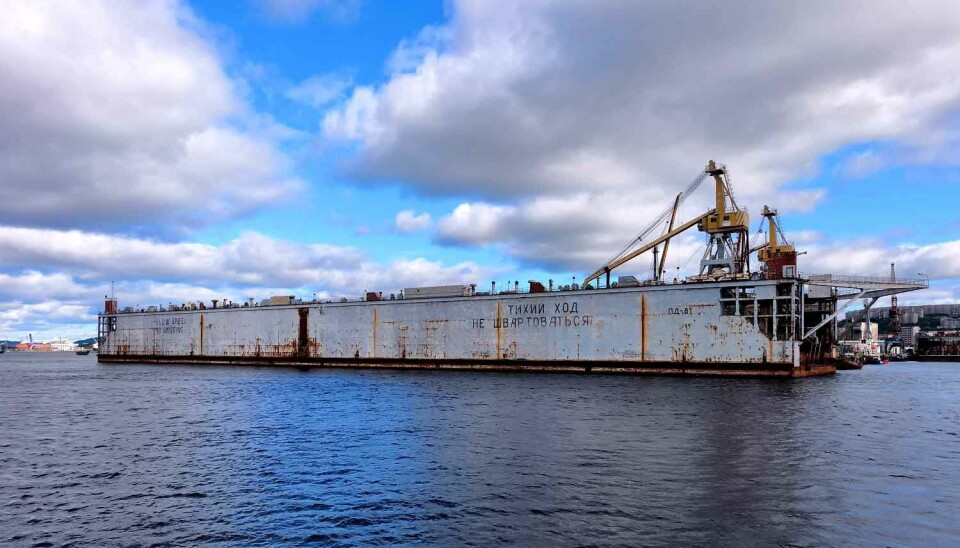 The PD-81 floating dock has been moved from a submarine base Zapadnaya Litsa to Murmansk.