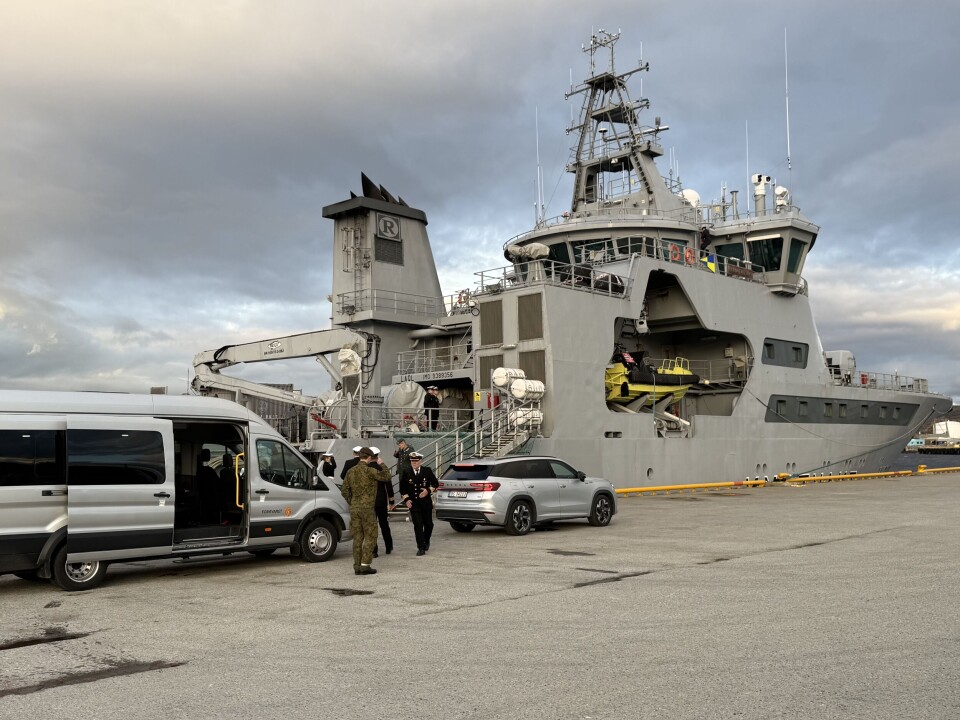 From the Coast Guard vessel Barentshav, the FSB led delegation drove to the border in Norwegian military vehicles.
