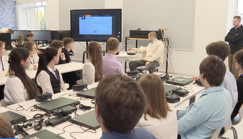 Урок управления дронами в губернаторском лицее Мурманска Drone control lessons at the Murmansk Governor's Lyceum