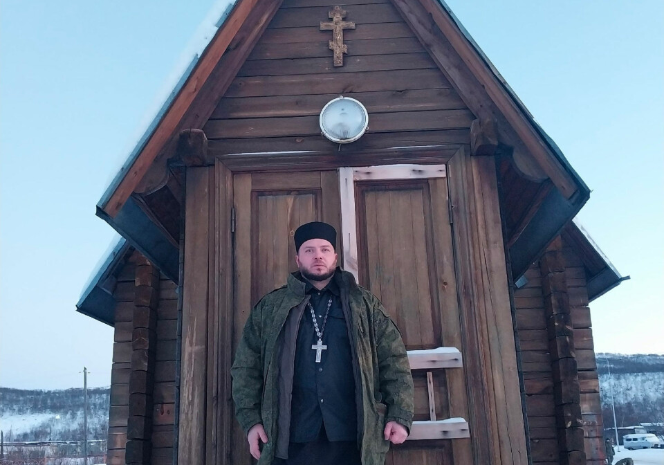 Сергей Чериченко перед часовней в 'Спутнике'.