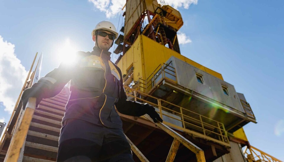 Putin's oil company Rosneft is under mounting international pressure as UK and USA adopt sanctions against the Russian energy sector.