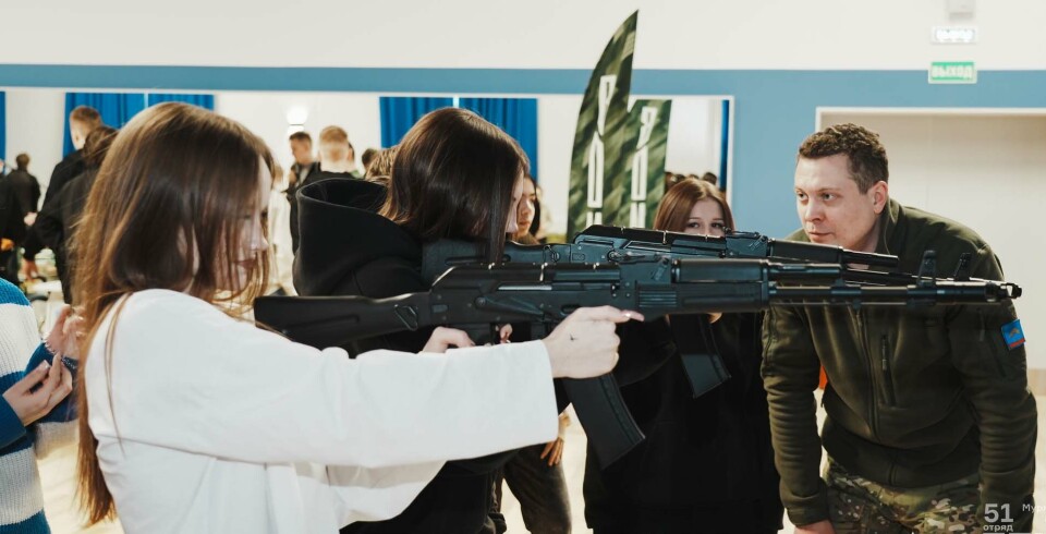 Youth training to shoot at the Murmansk VOIN Centre