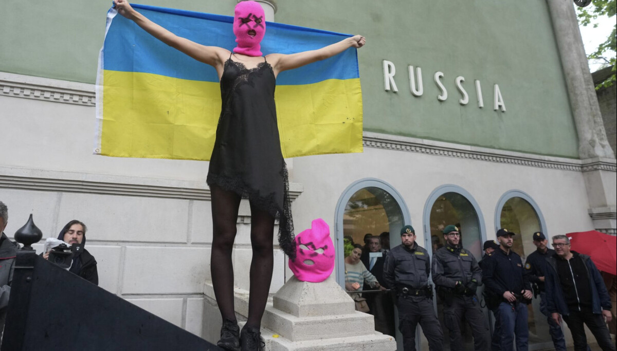 Pussy Riot внесли в список террористов и экстремистов России