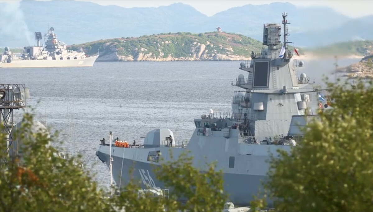 Russia unfolds large-scale naval exercise near Norwegian border