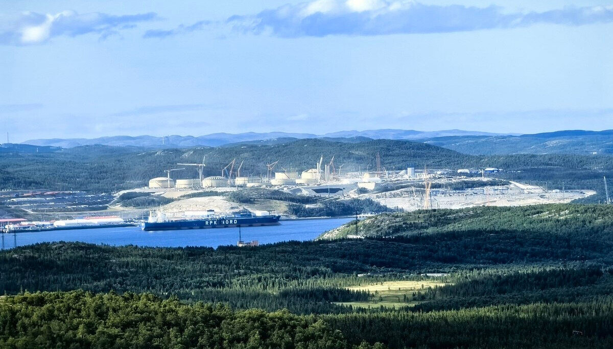 New LNG terminal and reservoir park under construction in Kola Bay