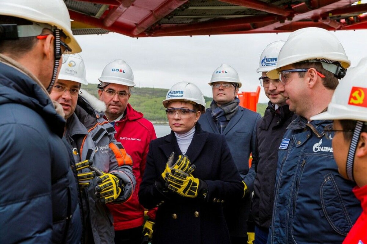 ロシア海流 Chinese drilling rig makes stop in Murmansk on its way to Kara Sea